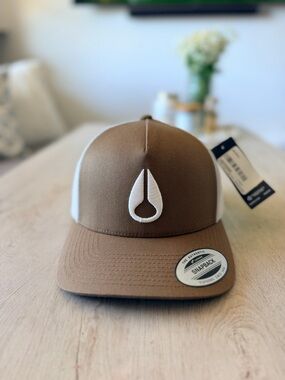 NIXON Iconed Snapback Trucker Hat (Brown/White) - NWT